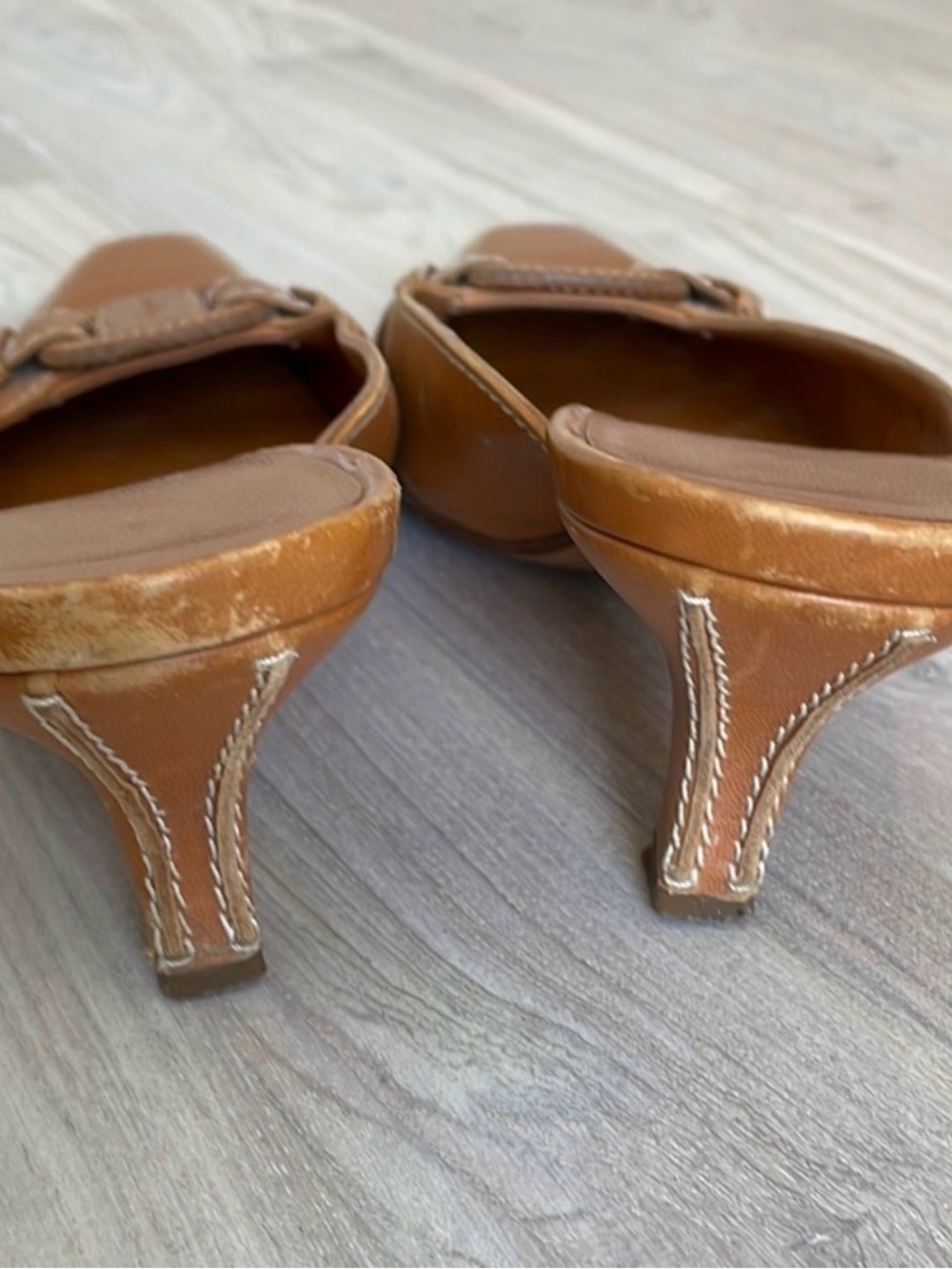 Authentic Vintage Salvatore Ferragamo Cognac Leather Slip-On kitten heels - Picture 2 of 12